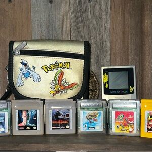 ORIGINAL 2000’s GAMEBOY COLOR  POKÉMON GOLD & SILVER  LIMITED EDITION!